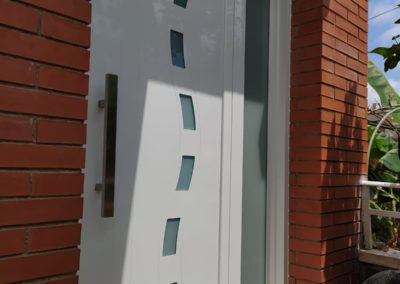 Puerta aluminio entrada